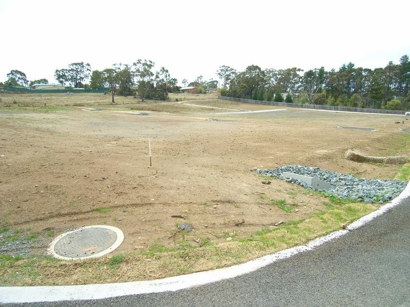 4 Cnr Cordeaux & Willow Streets, Willow Vale NSW 2575