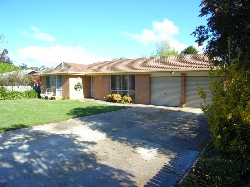 3 Flora Street, Colo Vale NSW 2575