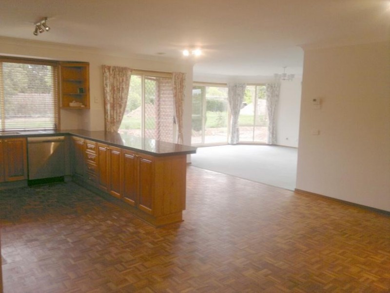 11 Miro Crescent, Bowral NSW 2576