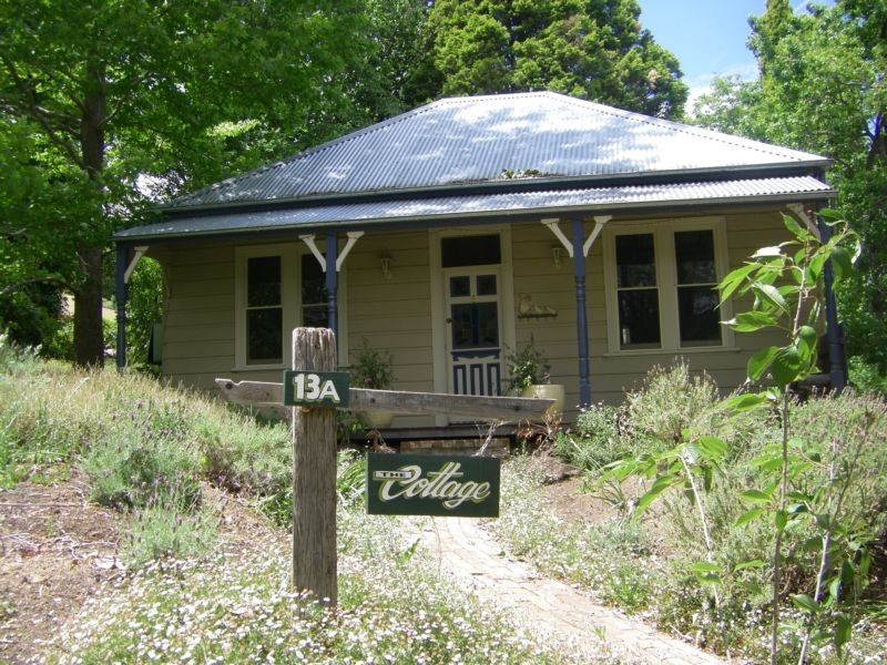 13A HAMILTON AVENUE, Bowral NSW 2576