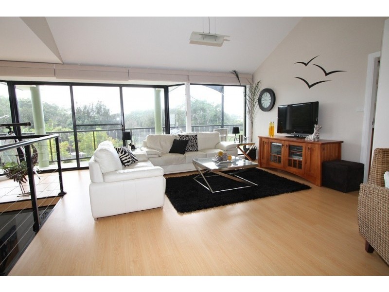 4 BEATRICE PLACE, Long Beach NSW 2536