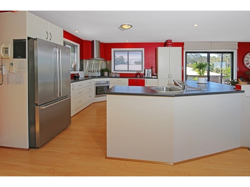 4 BEATRICE PLACE, Long Beach NSW 2536