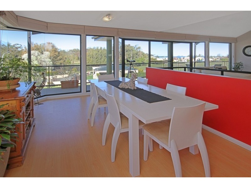 4 BEATRICE PLACE, Long Beach NSW 2536