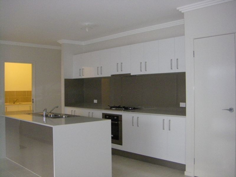 5 GRANDVIEW PARADE, Hill Top NSW 2575