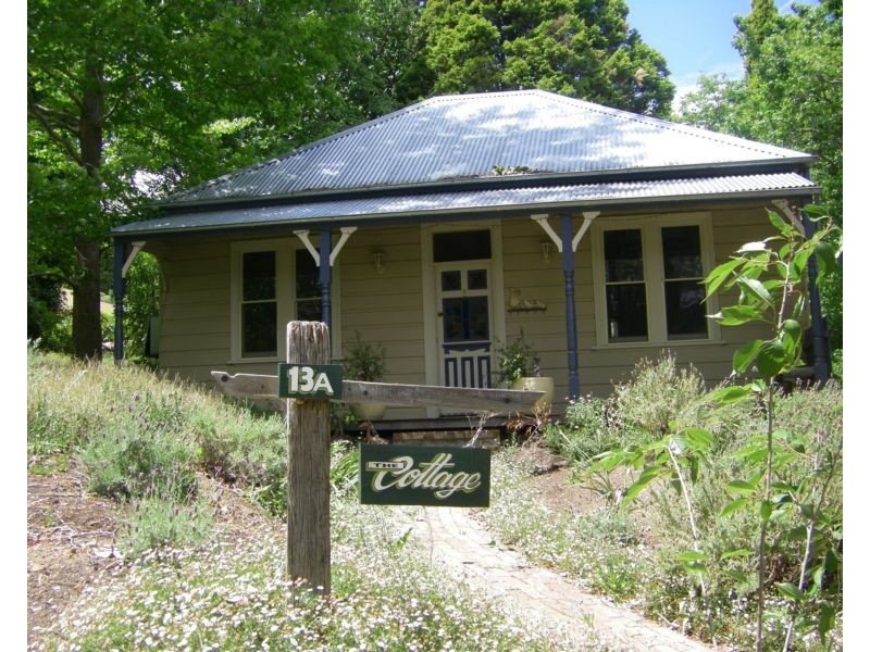 13A HAMILTON AVENUE, Bowral NSW 2576