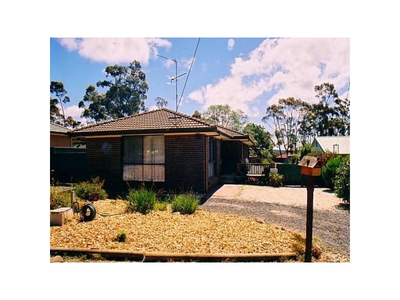 33 Dora Street, Hill Top NSW 2575