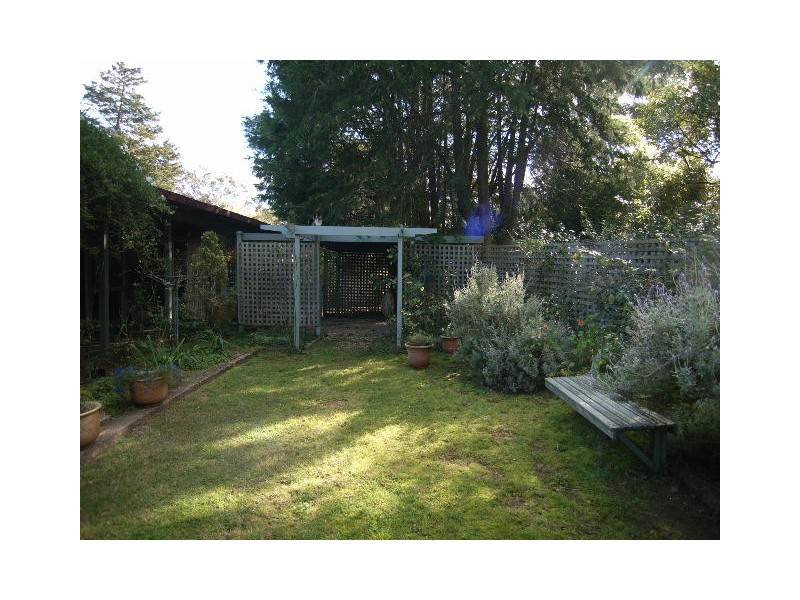 6 Government Road, Yerrinbool NSW 2575