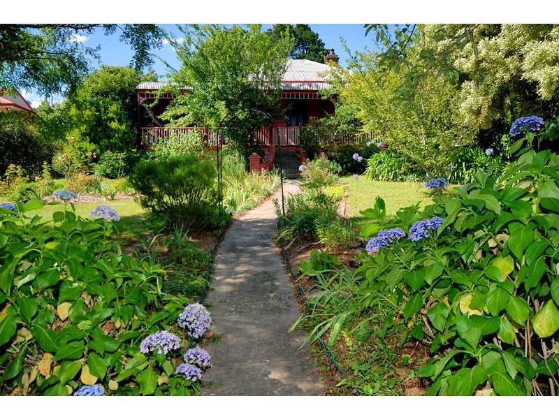 5 Hume Street, Wentworth Falls NSW 2782