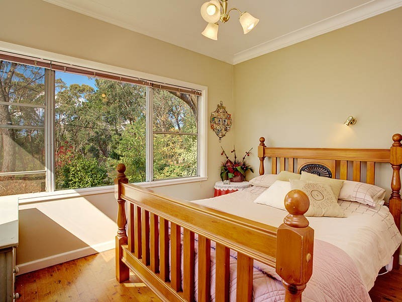 6 Tarella Road, Wentworth Falls NSW 2782