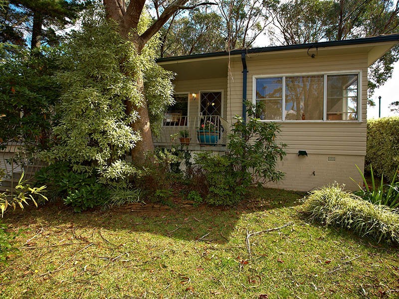 6 Tarella Road, Wentworth Falls NSW 2782