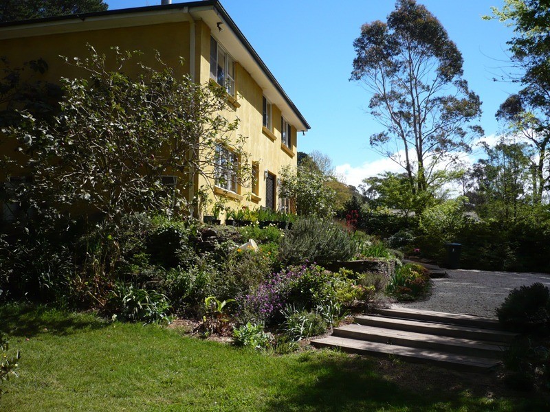 9 Central Lane, Wentworth Falls NSW 2782