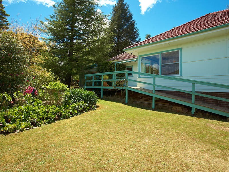 3 Pauline Avenue, Wentworth Falls NSW 2782
