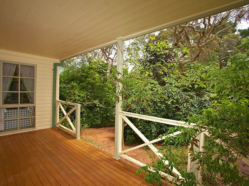 14 Waratah Street, Wentworth Falls NSW 2782