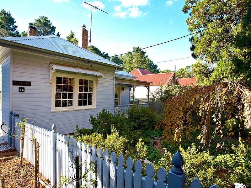 16 Belvidere Avenue, Blackheath NSW 2785