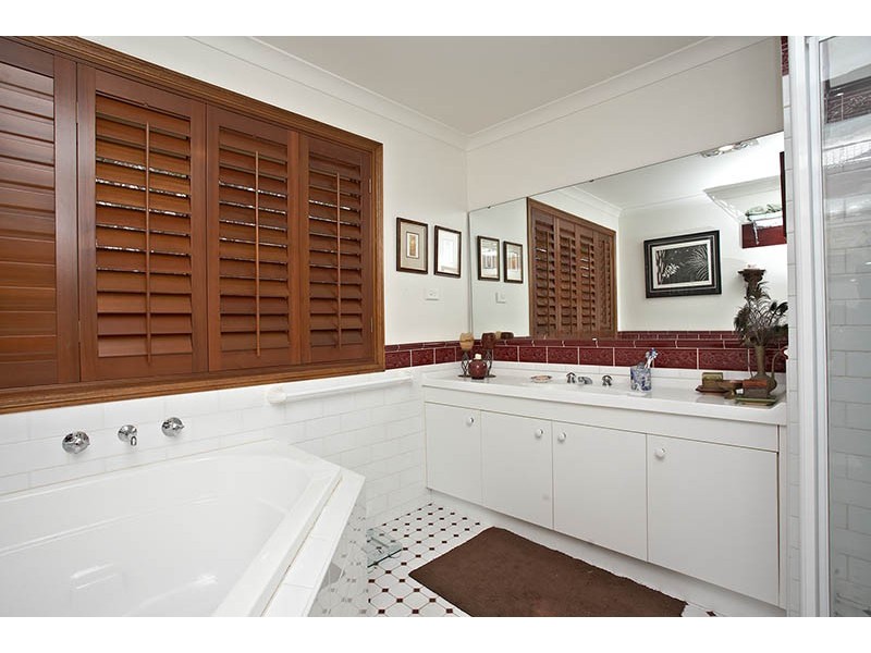 8 Albert Road, Bullaburra NSW 2784