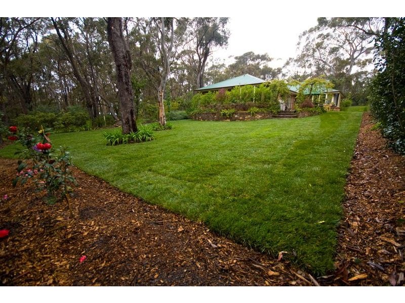 8 Albert Road, Bullaburra NSW 2784