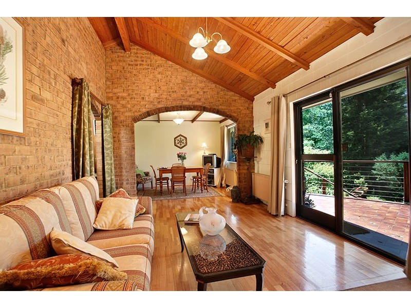30 Railway Parade, Wentworth Falls NSW 2782
