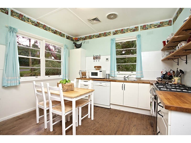 6 Genevieve Road, Bullaburra NSW 2784