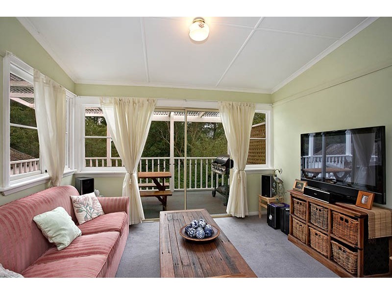 6 Genevieve Road, Bullaburra NSW 2784