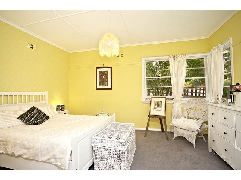 6 Genevieve Road, Bullaburra NSW 2784