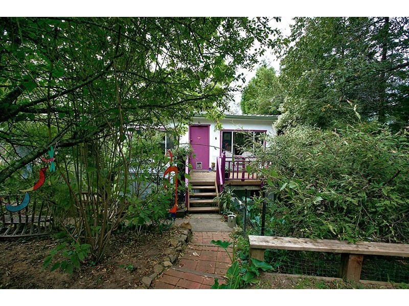 8 St Georges Parade, Wentworth Falls NSW 2782