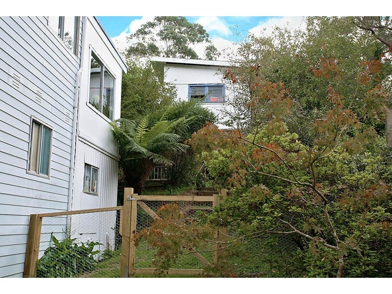 8 St Georges Parade, Wentworth Falls NSW 2782