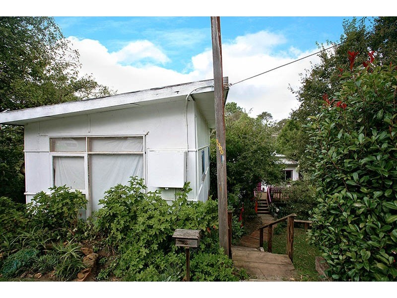 8 St Georges Parade, Wentworth Falls NSW 2782