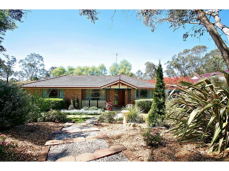 9 Flora Street, Wentworth Falls NSW 2782