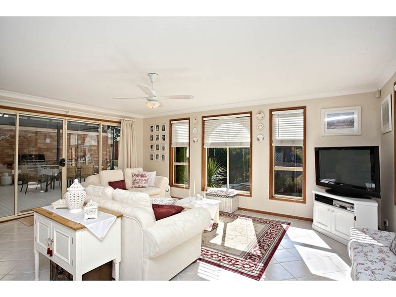 9 Flora Street, Wentworth Falls NSW 2782