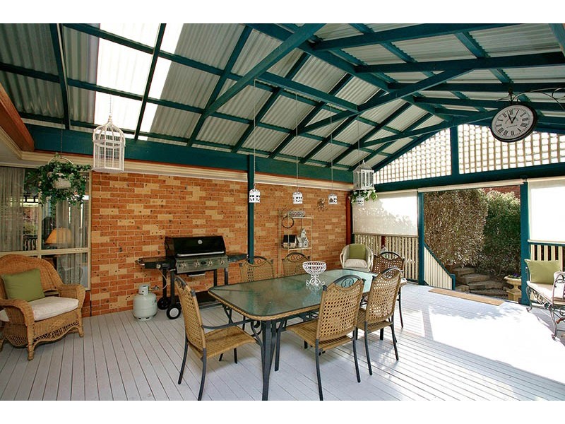 9 Flora Street, Wentworth Falls NSW 2782