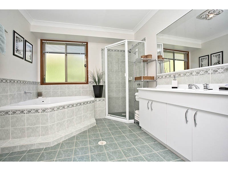 9 Flora Street, Wentworth Falls NSW 2782