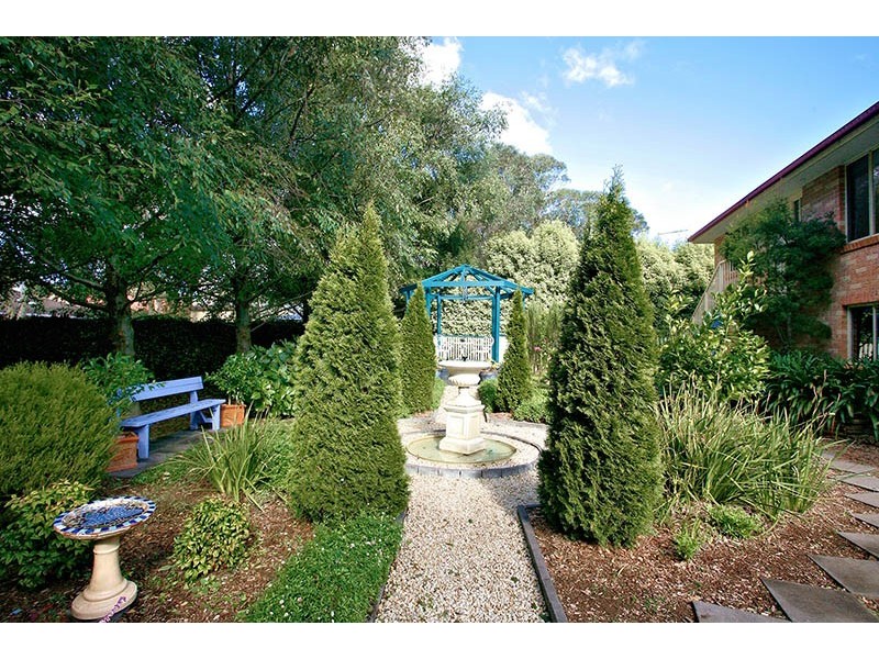 9 Flora Street, Wentworth Falls NSW 2782