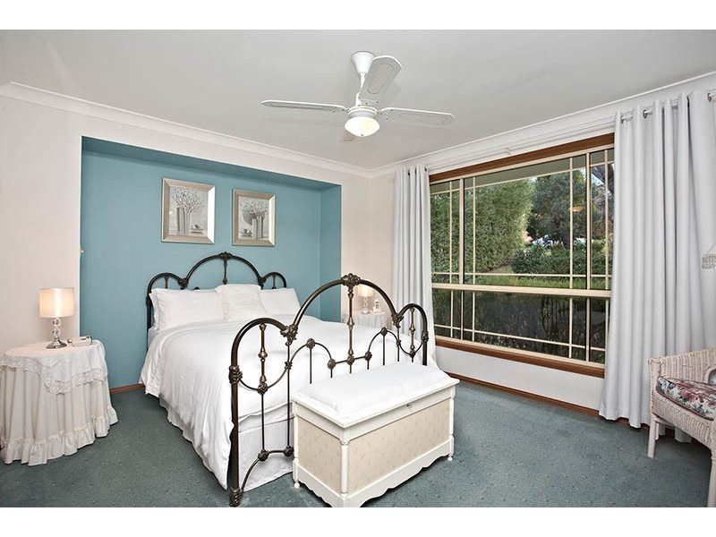 9 Flora Street, Wentworth Falls NSW 2782