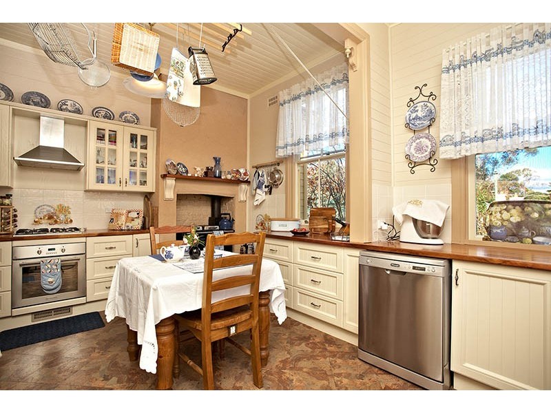 11 Blackheath Street, Leura NSW 2780