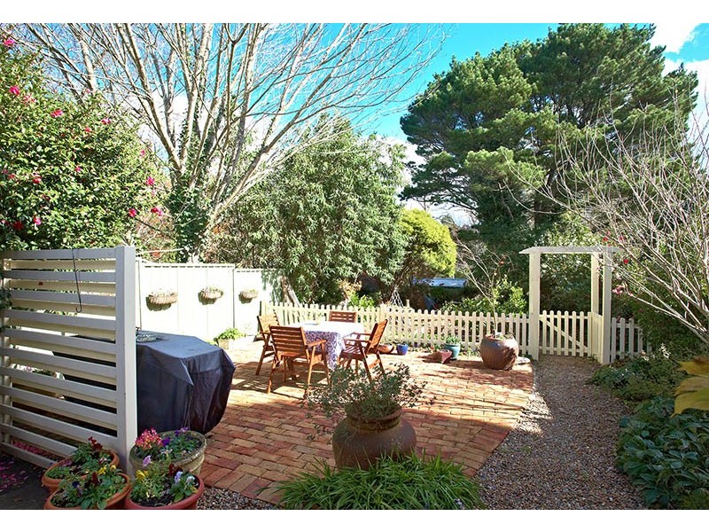 11 Blackheath Street, Leura NSW 2780