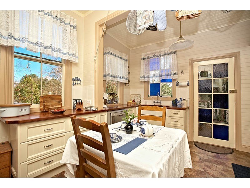 11 Blackheath Street, Leura NSW 2780