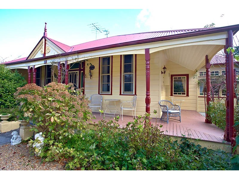 11 Blackheath Street, Leura NSW 2780