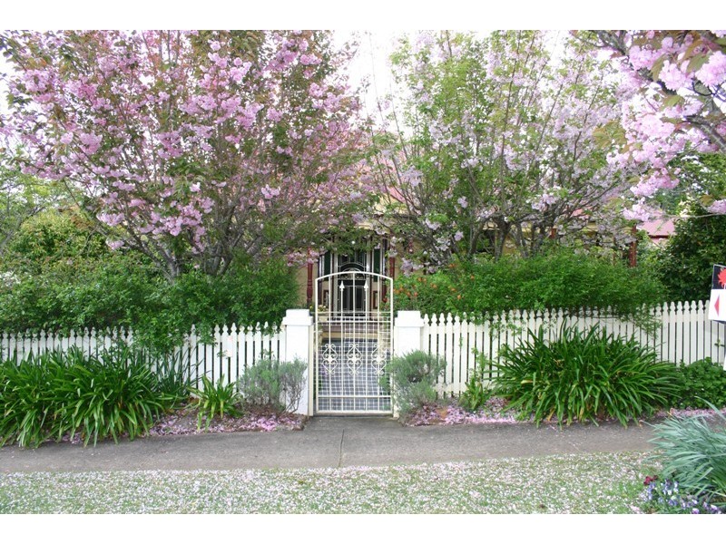 11 Blackheath Street, Leura NSW 2780