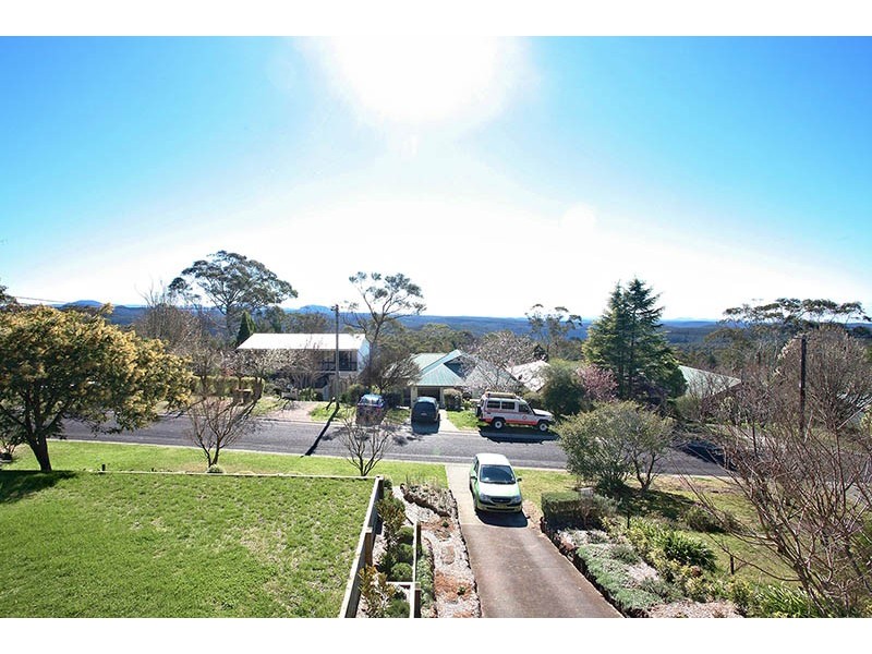 18 Panorama Crescent, Wentworth Falls NSW 2782