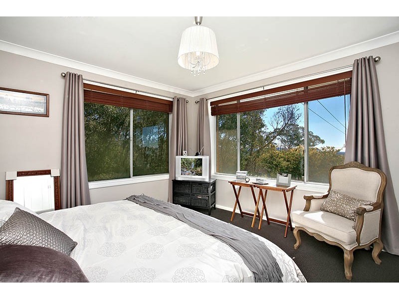 18 Panorama Crescent, Wentworth Falls NSW 2782