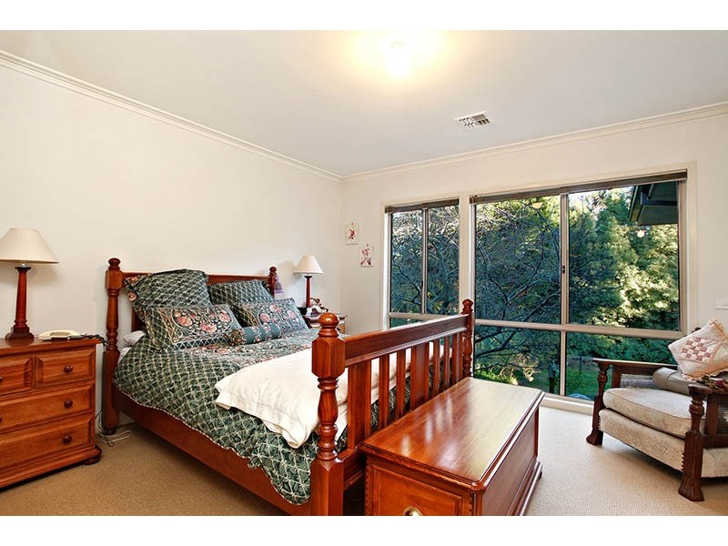 10 Geggie Street, Wentworth Falls NSW 2782