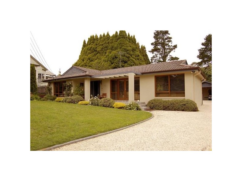 11 Toulon Avenue, Wentworth Falls NSW 2782