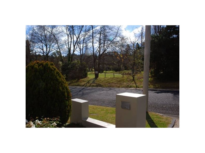 11 Toulon Avenue, Wentworth Falls NSW 2782