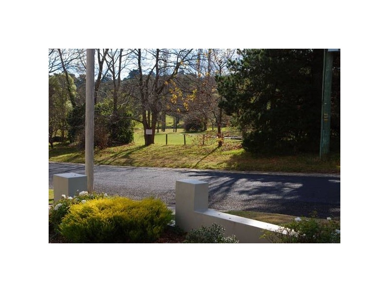 11 Toulon Avenue, Wentworth Falls NSW 2782