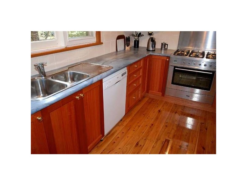 1 Blaxland Avenue, Leura NSW 2780