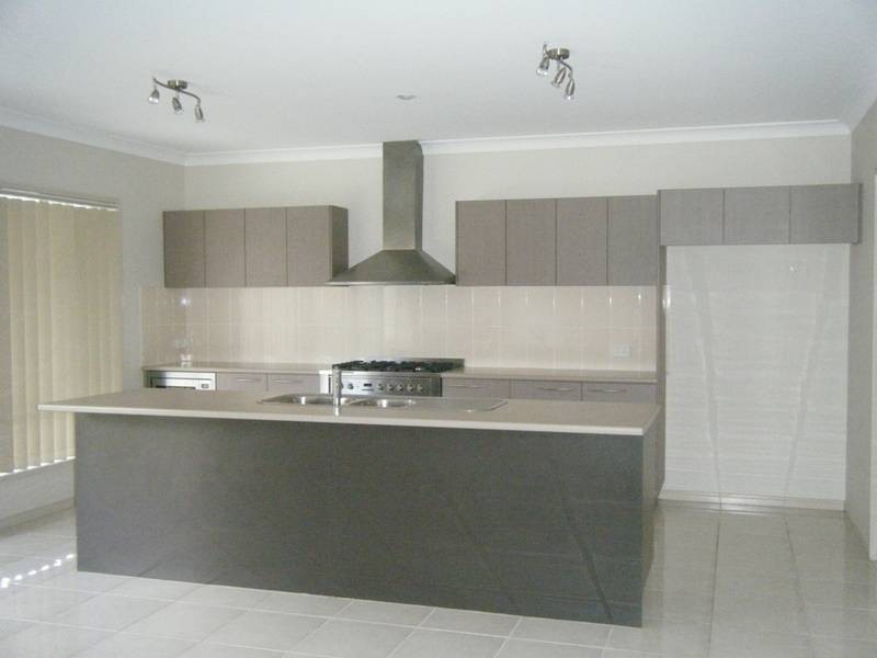 37 Riverside Tce, Windaroo QLD 4207