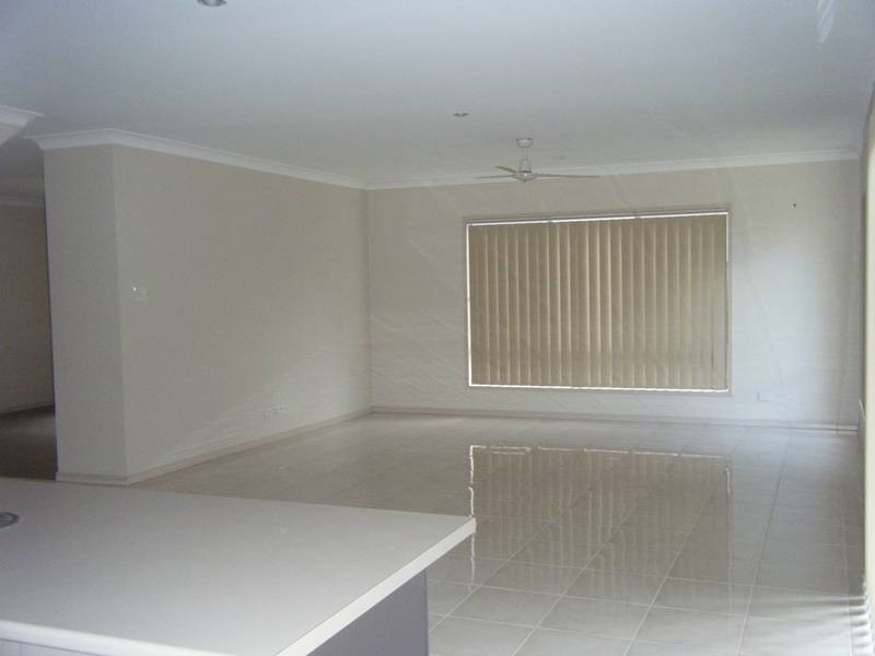 37 Riverside Tce, Windaroo QLD 4207