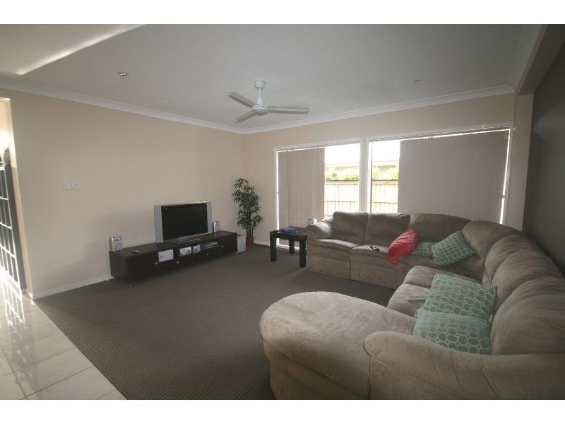 1 Lakeside tce, Windaroo QLD 4207