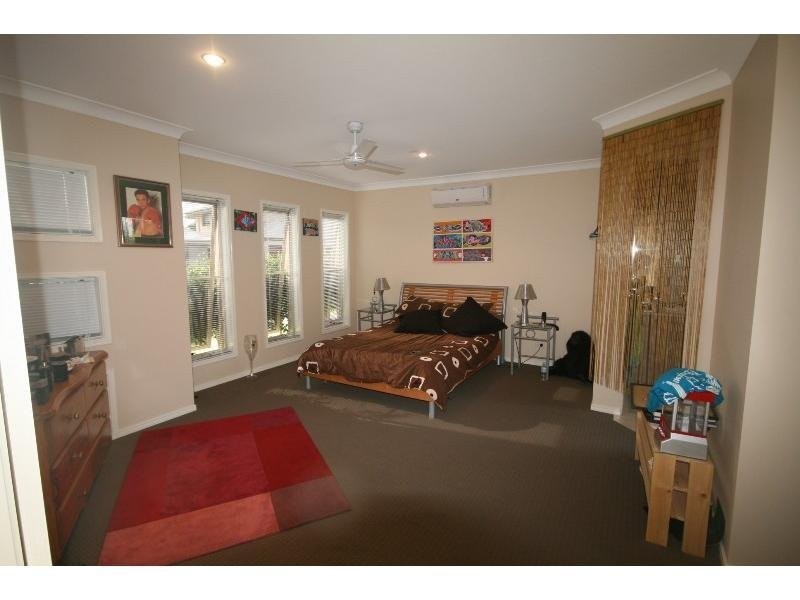 1 Lakeside tce, Windaroo QLD 4207
