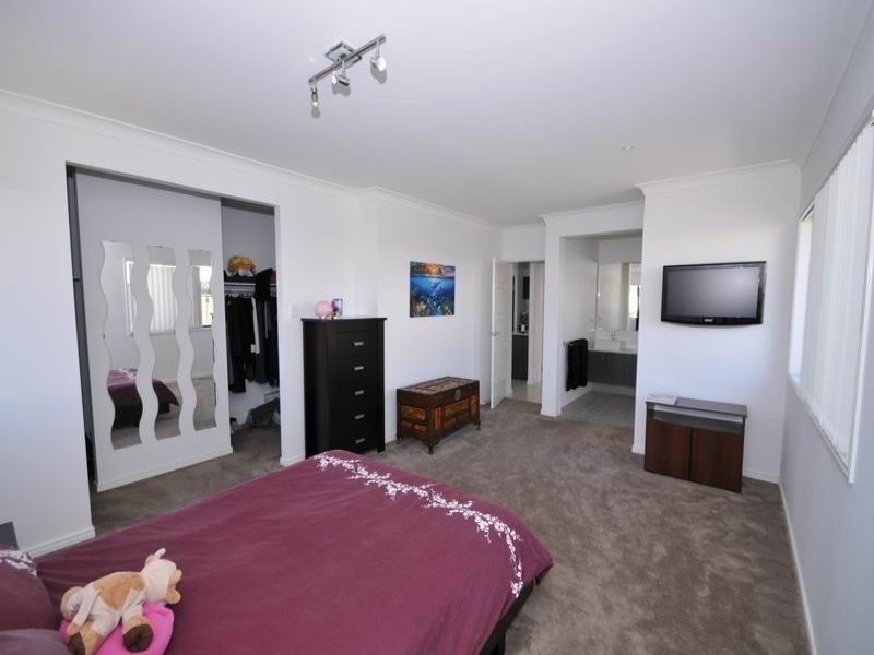 22 Strathburn Cr, Ormeau QLD 4208